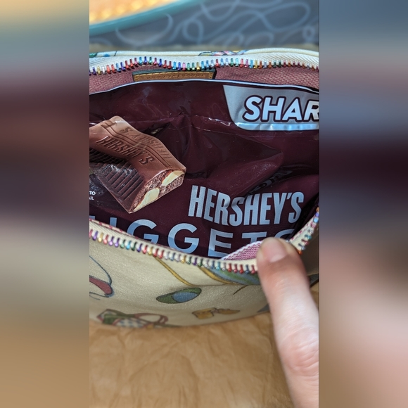 Dooney & Bourke Y2K Beach Small Bucket Bag W/ Rainbow Zipper EUC - Picture 8 of 14